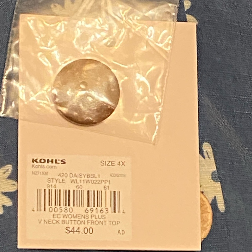 Plus Size Top - Picture 5 of 6